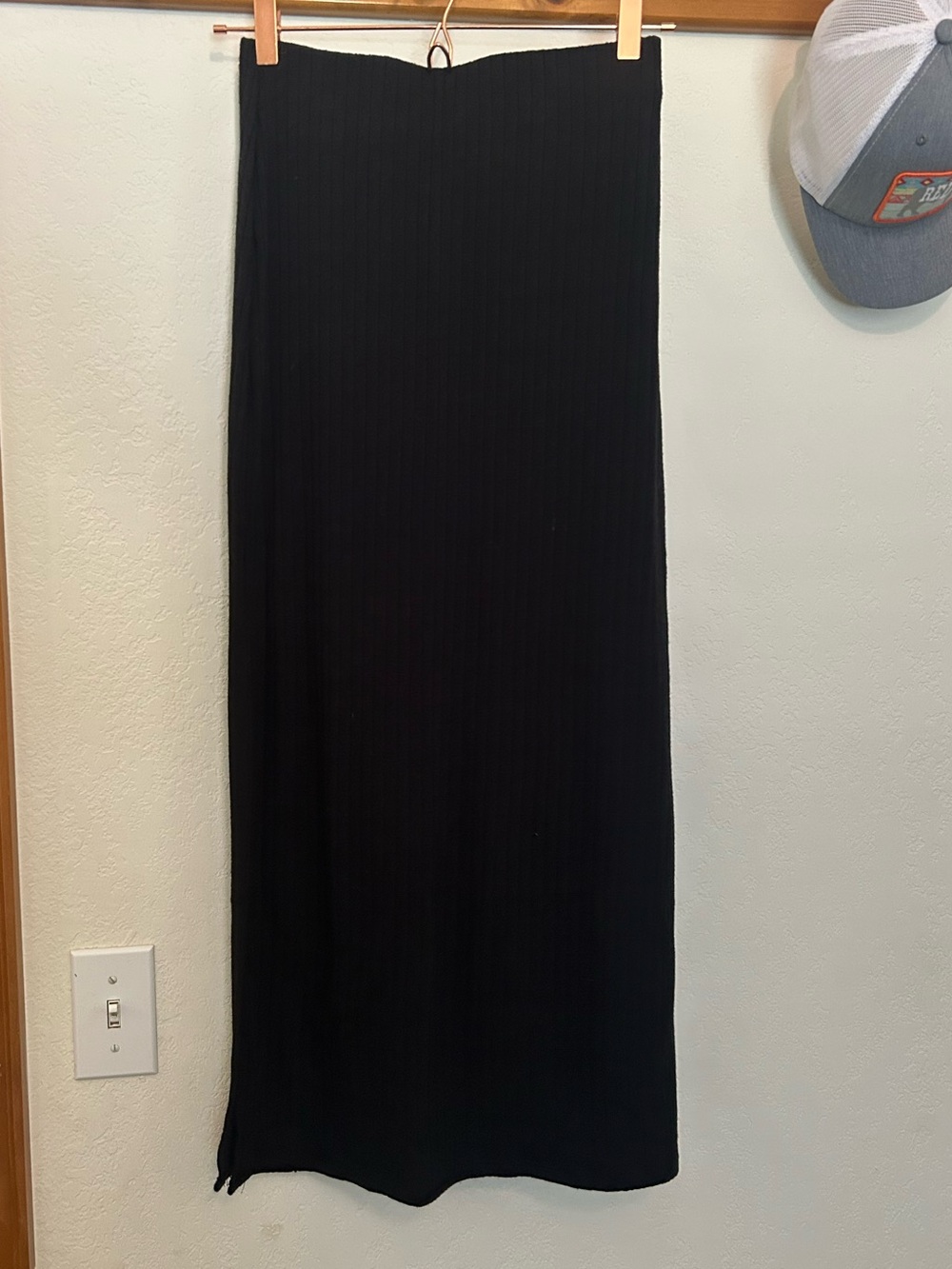 Black ribbed maxi skirt